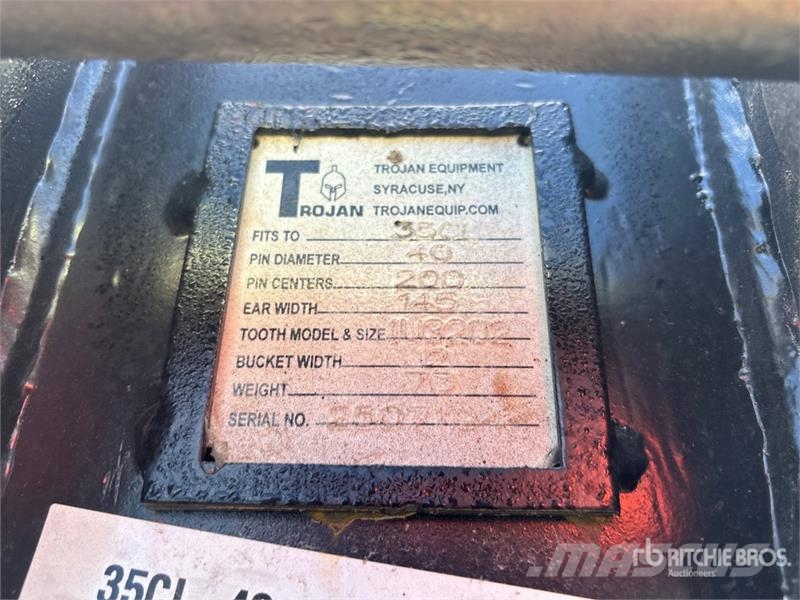Trojan 12 in Digging Excavator Bucket - Fits Cat 303/303. Baldes
