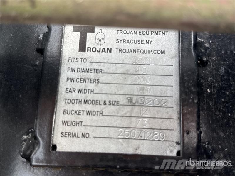 Trojan 12 in Digging Excavator Bucket - Fits 40mm Cat 303 Kašike / Korpe