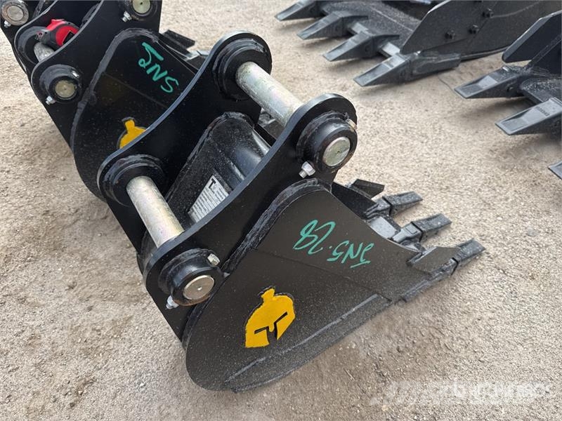 Trojan 12 in Digging Excavator Bucket - Fits 45mm Cat 303 Bakken