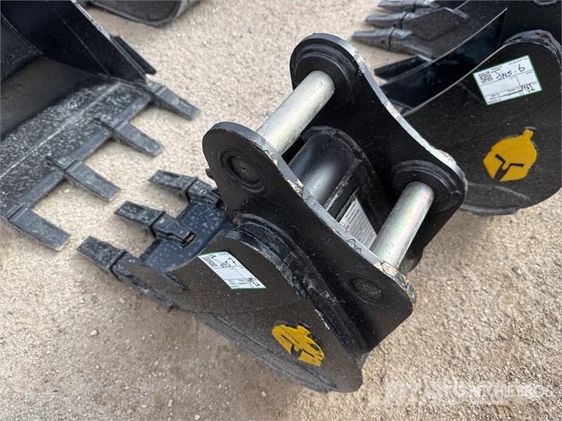 Trojan 12 in Digging Excavator Bucket - Fits 40mm Cat 303 Kašike / Korpe
