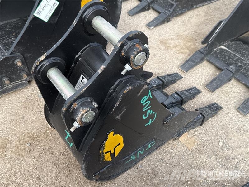 Trojan 12 in Digging Excavator Bucket - Fits 40mm Cat 303 Kašike / Korpe