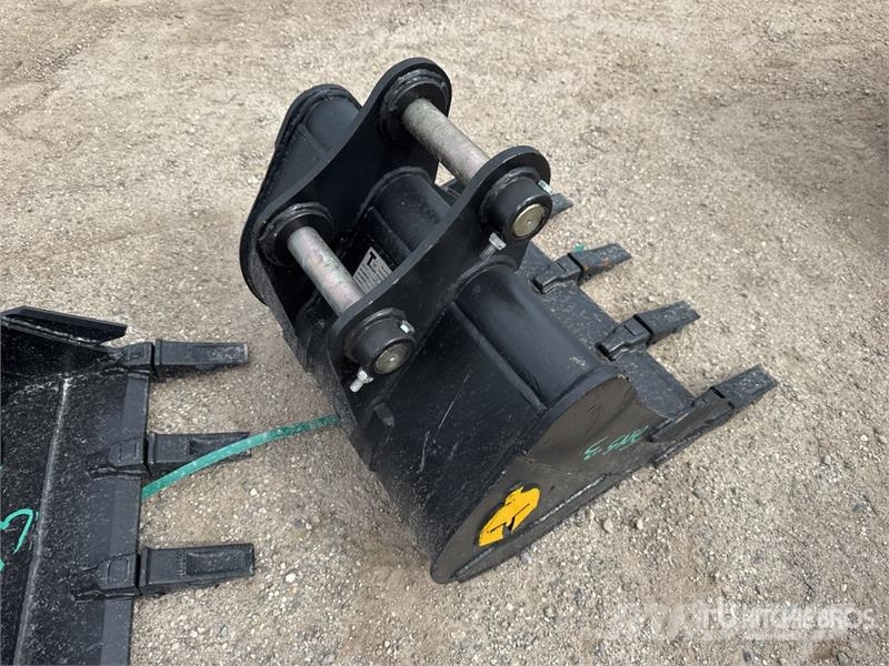 Trojan 24 in Digging Excavator Bucket - Fits 40mm Cat 303 Bakken
