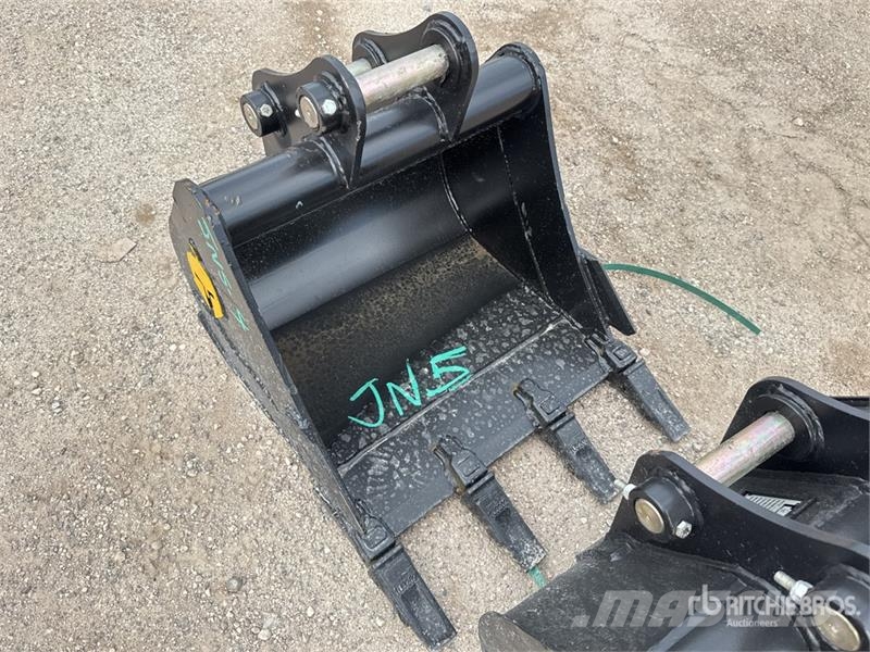 Trojan 24 in Digging Excavator Bucket - Fits 40mm Cat 303 Bakken