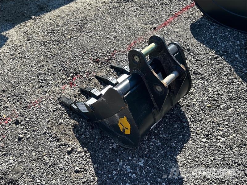 Trojan 24 in Digging Excavator Bucket - Fits Cat 303, 303 Žlice
