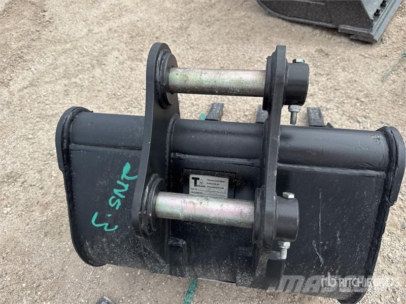 Trojan 24 in Digging Excavator Bucket - Fits 40mm Cat 303 Bakken