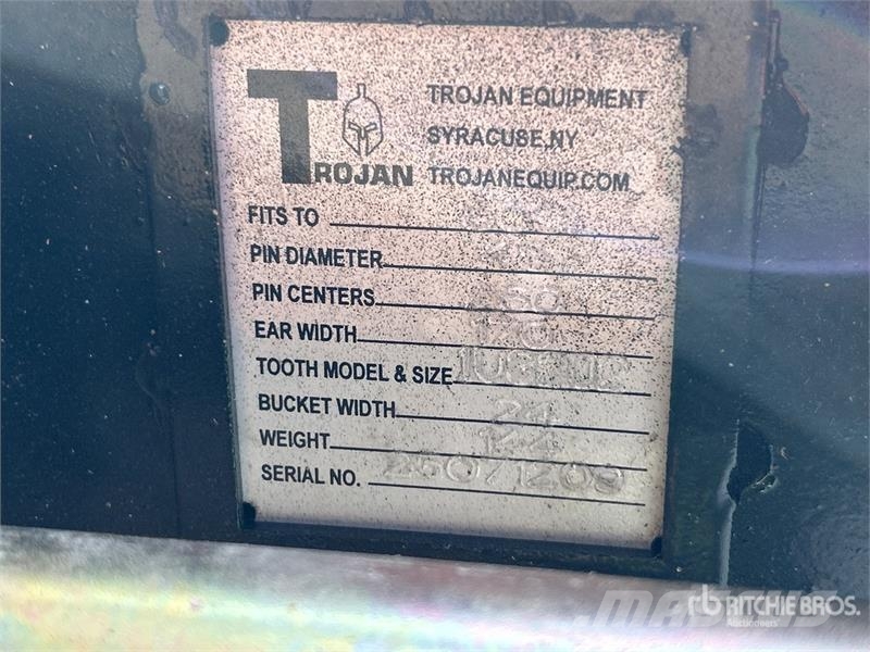 Trojan 24 in Digging Excavator Bucket - Fits Cat 305/305. Baldes