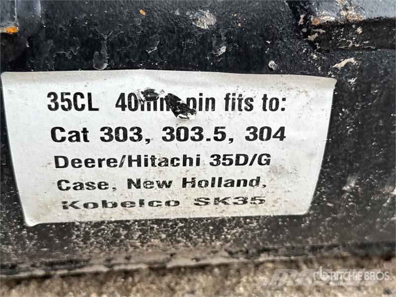 Trojan 42 in Cleanup Excavator Bucket - Fits 40mm Cat 303 Bakken