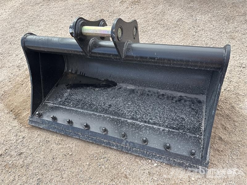 Trojan 42 in Cleanup Excavator Bucket - Fits 40mm Cat 303 Bakken