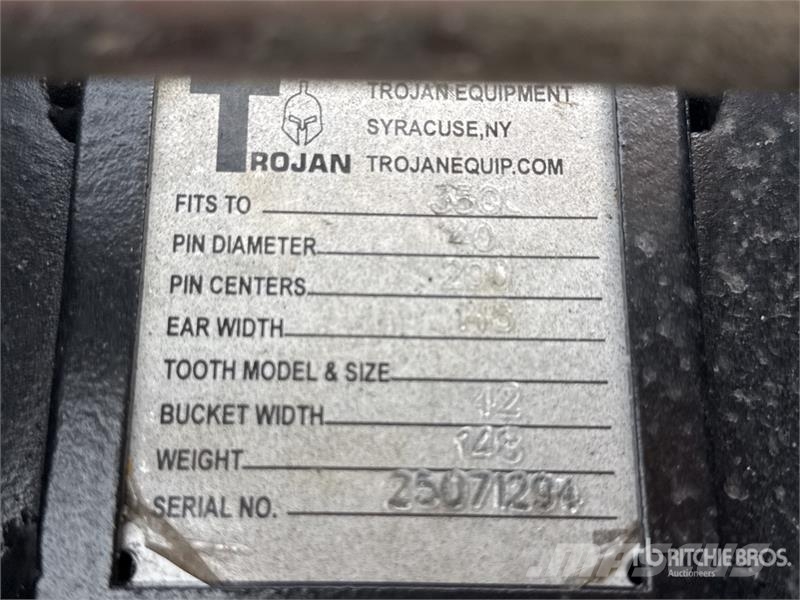 Trojan 42 in Cleanup Excavator Bucket - Fits 40mm Cat 303 Bakken