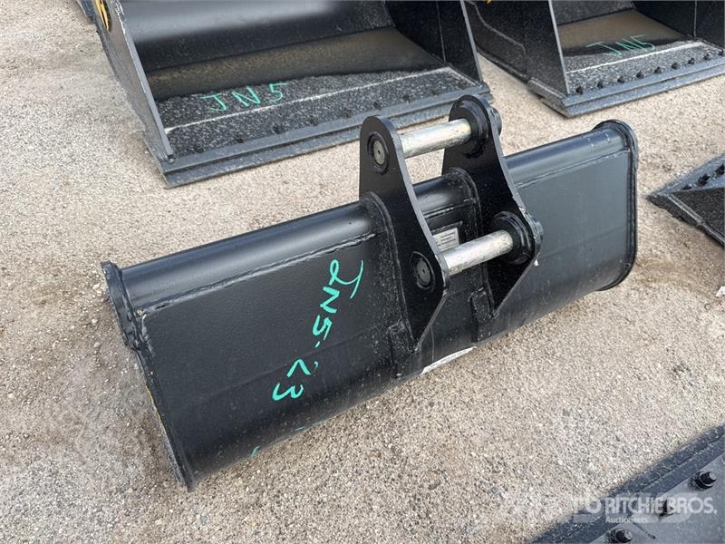 Trojan 42 in Cleanup Excavator Bucket - Fits 40mm Cat 303 Bakken