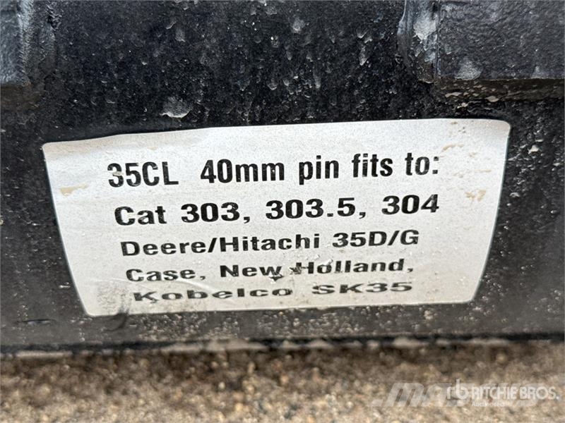 Trojan 42 in Cleanup Excavator Bucket - Fits 40mm Cat 303 Bakken