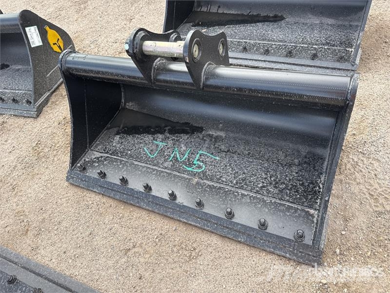 Trojan 42 in Cleanup Excavator Bucket - Fits 40mm Cat 303 Bakken