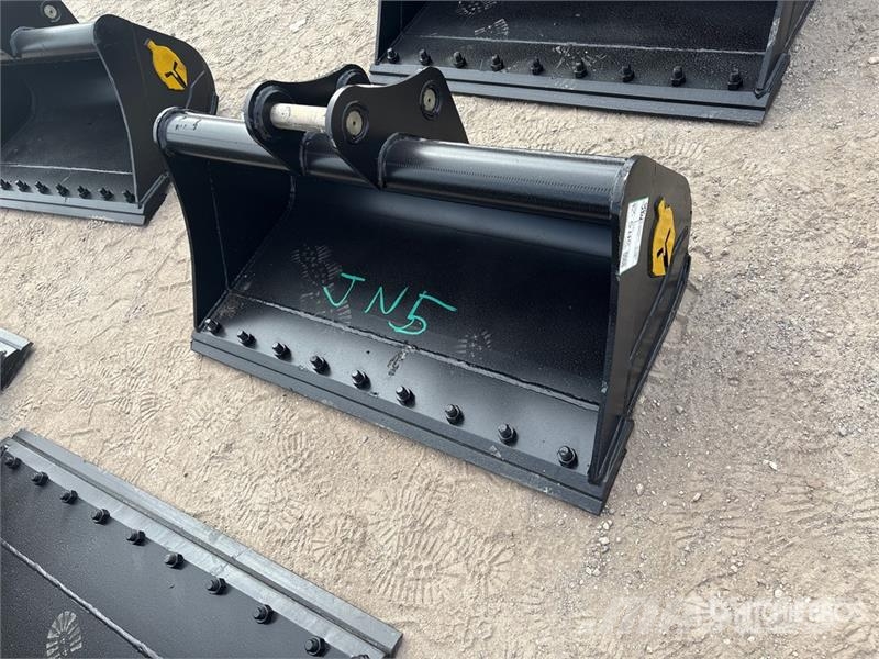 Trojan 42 in Cleanup Excavator Bucket - Fits 40mm Kauhat