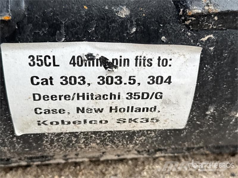 Trojan 42 in Cleanup Excavator Bucket - Fits 40mm Cat 303 Bakken