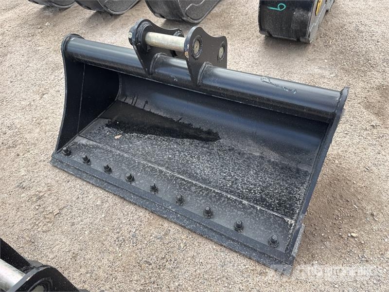 Trojan 42 in Cleanup Excavator Bucket - Fits 40mm Cat 303 Bakken