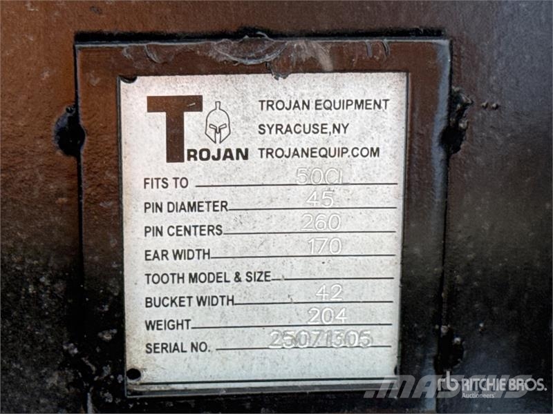Trojan 42 in Cleanup Excavator Bucket - Fits 45mm Cat 305 Kašike / Korpe