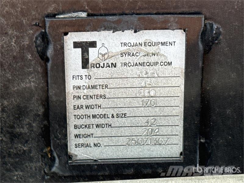 Trojan 42 in Cleanup Excavator Bucket - Fits 45mm Cat 305 Kašike / Korpe