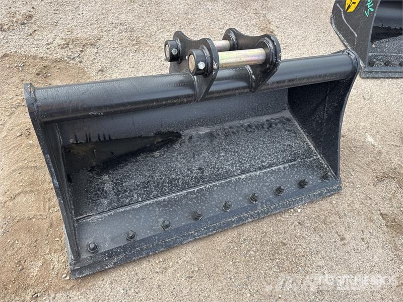 Trojan 42 in Cleanup Excavator Bucket - Fits 40mm Cat 303 Bakken