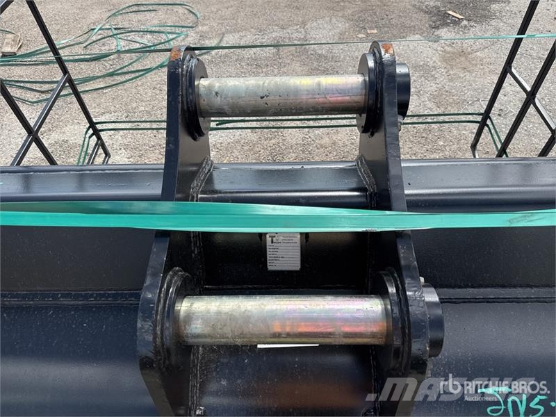 Trojan 72 in Cleanup Excavator Bucket - Fits 80mm Cat 320 Kovalar