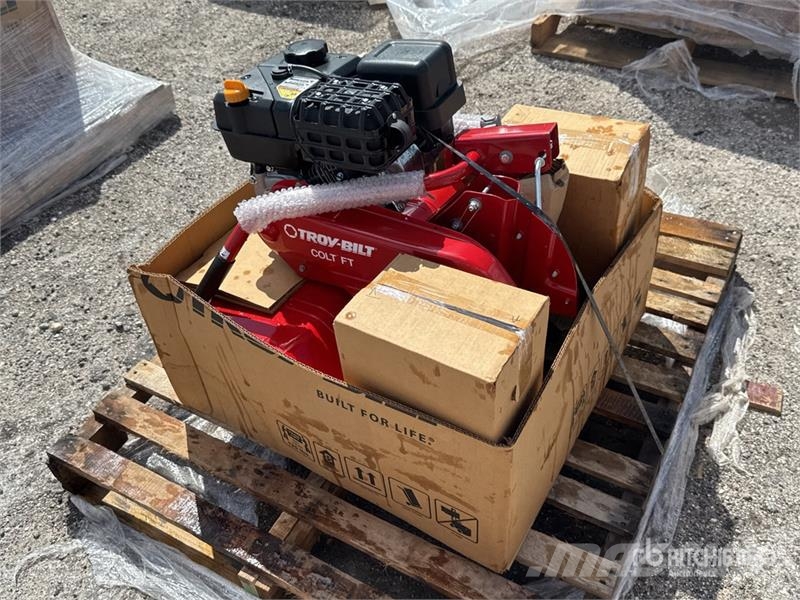 Troy-Bilt Front Tine Garden Tiller (Unused) 農業機械 -　その他