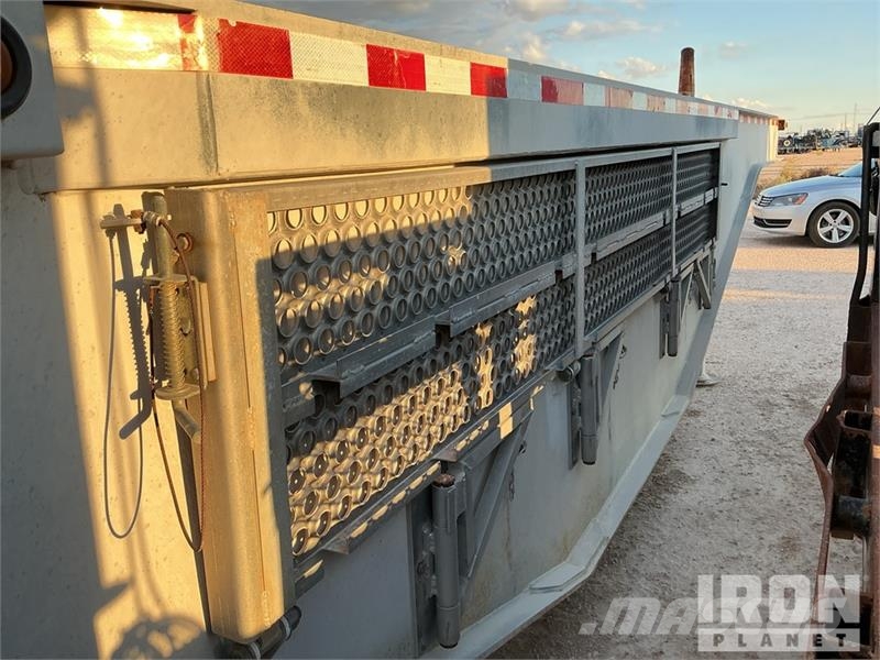 Ty-Crop Tri/A 48 ft Oilfield Trailer 加工機械