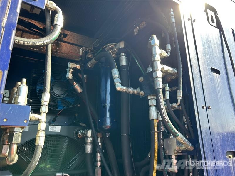 Universal Uni 250x400 Directional Drill 수평 굴착 장치