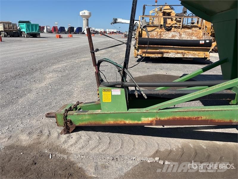 UNVERFERTH GC8200 S/A Grain Cart Prikolice za zrno
