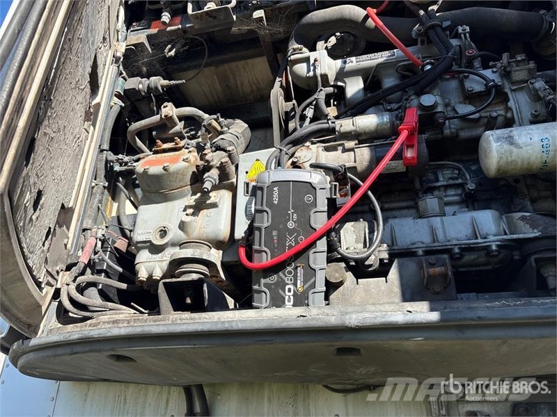 Utility 2000R 冷凍冷蔵トレーラー