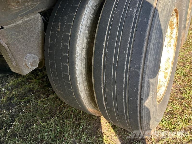 Utility 2000R 冷凍冷蔵トレーラー