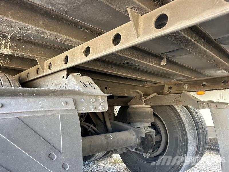 Utility 3000R Hladilne polprikolice