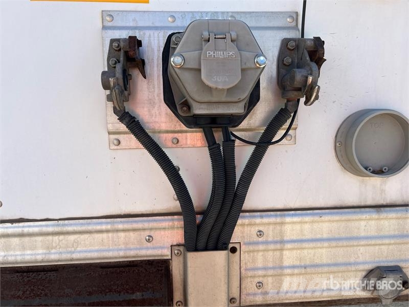 Utility 36 ft x 102 in T/A Van Trailer Причепи-фургони