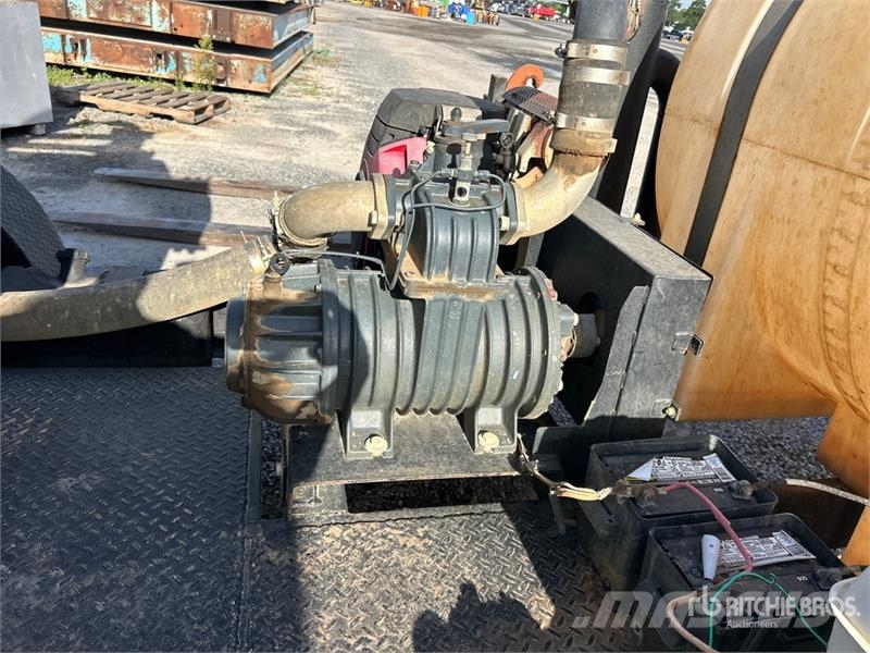 Utility Lo-K-Tor 800 gal T/A Vacuum Excavation Unit Accesorios y repuestos para equipo de perforación