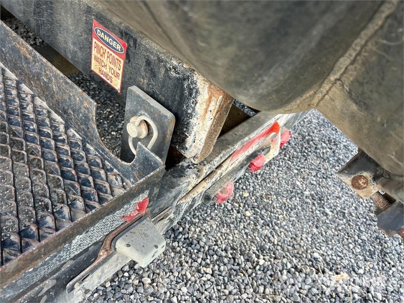 Utility Lo-K-Tor 800 gal T/A Vacuum Excavation Unit Accesorios y repuestos para equipo de perforación