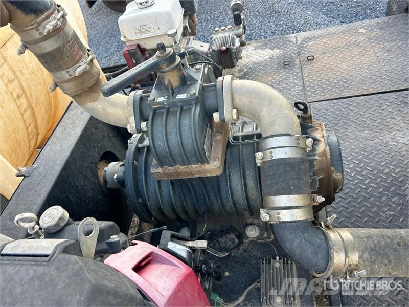 Utility Lo-K-Tor 800 gal T/A Vacuum Excavation Unit Accesorios y repuestos para equipo de perforación