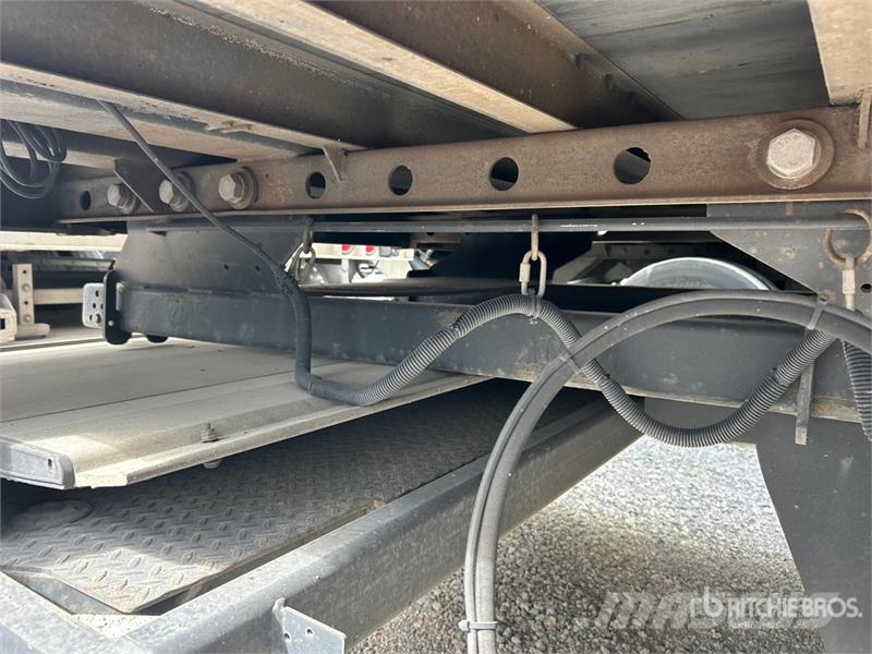 Utility VS2DX 箱體拖車