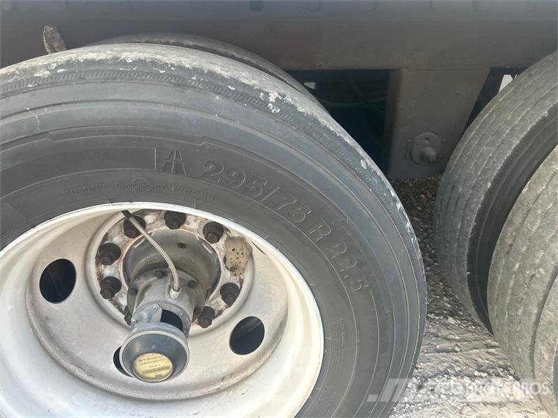 Utility VS2DX 箱體拖車