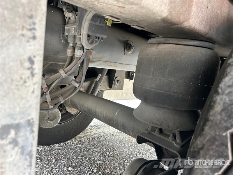 Utility VS2DX 箱體拖車