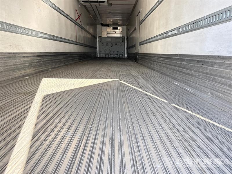 Utility VS2RA 48 ft x 102 in T/A Multi -Temp Refrigerated Piekabes ar temperatūras kontroli