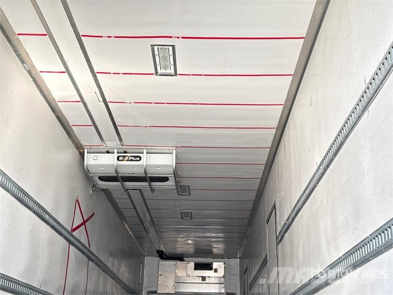 Utility VS2RA 48 ft x 102 in T/A Multi -Temp Refrigerated Piekabes ar temperatūras kontroli