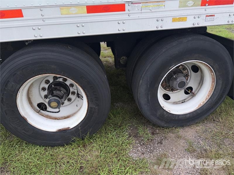 Utility VS2RA 53 ft x 102 in T/A Refrigerated Trailer Temperature controlled semi-trailers