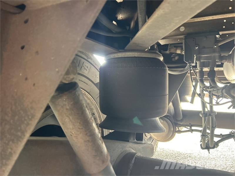 Utility VS2RA 53 ft x 102 in T/A Refrigerated Trailer Temperature controlled semi-trailers