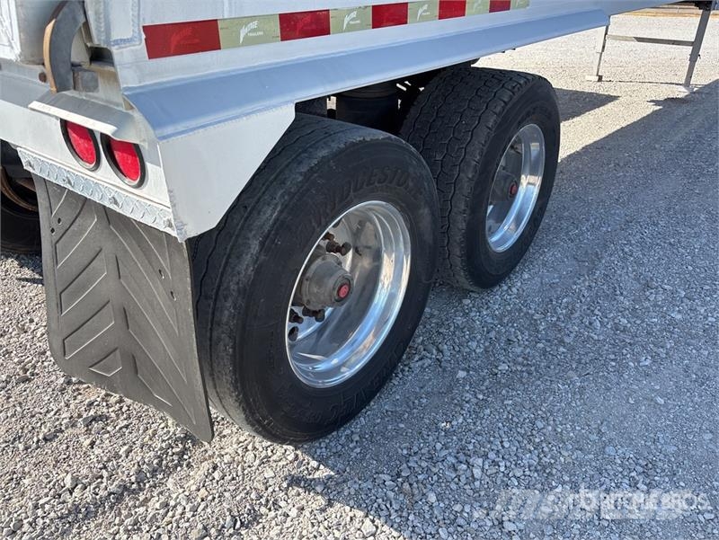 Vantage 39 ft T/A Aluminum Quarter Frame End Dump Trailer Bañera