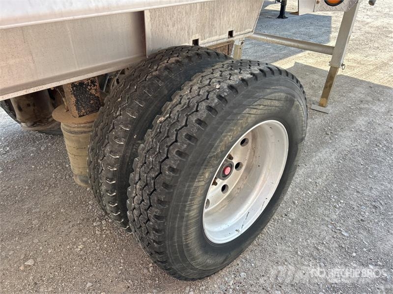 Vantage S-90 28 ft T/A Aluminum End Dump Trailer Bañera