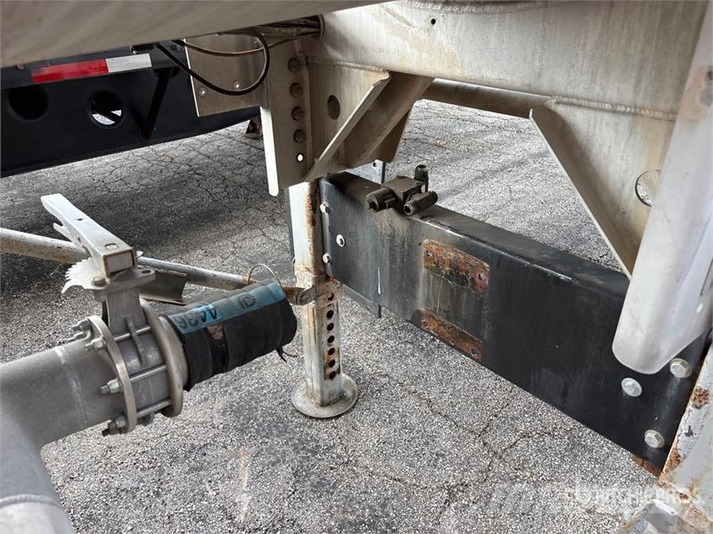 Vantage VC-8400 8400 gal T/A Tanker Trailer Cisterna