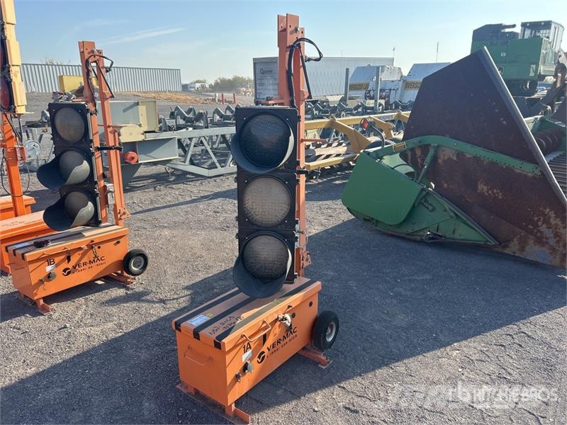 Ver-Mac Traffic Light Light towers