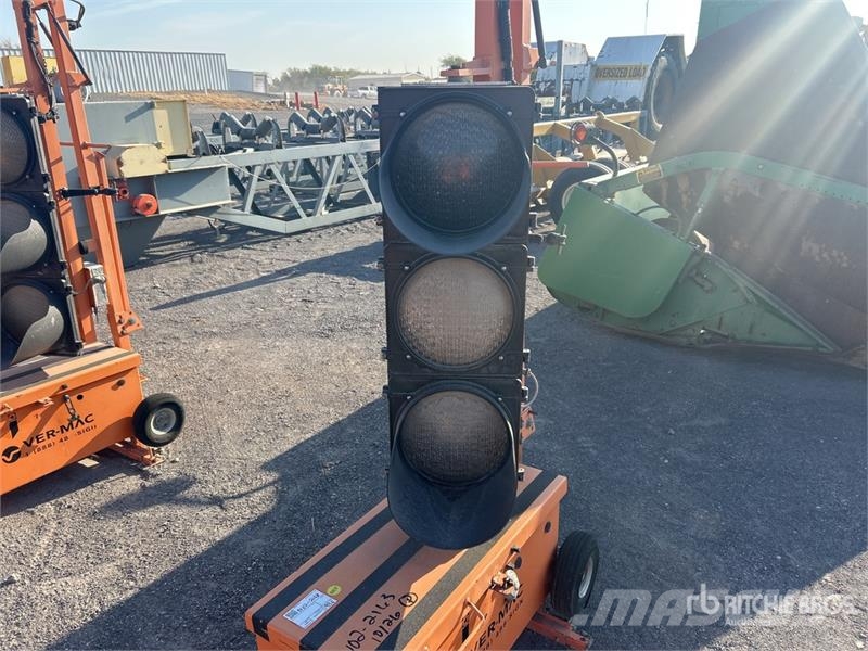 Ver-Mac Traffic Light Light towers