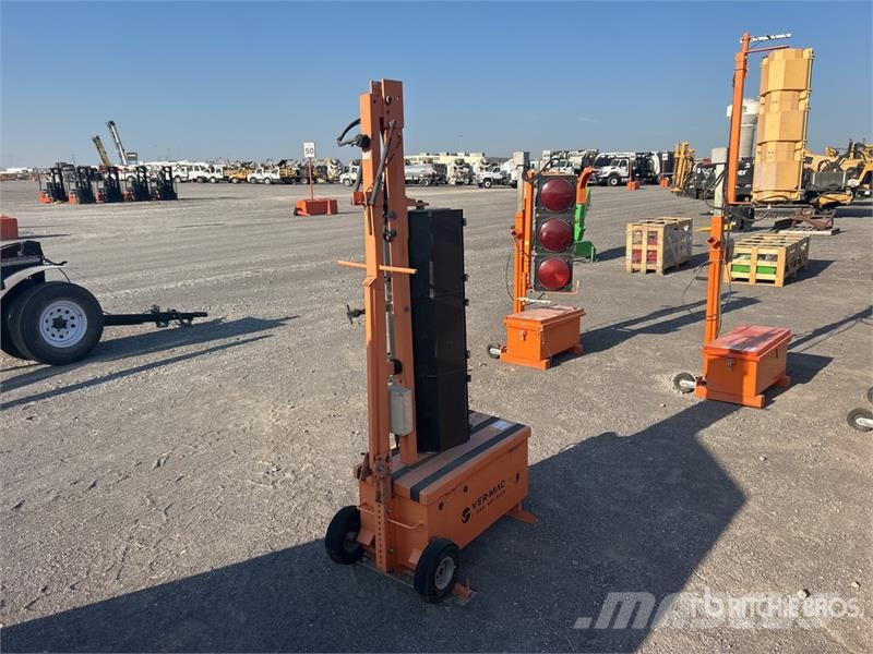 Ver-Mac Traffic Light Light towers