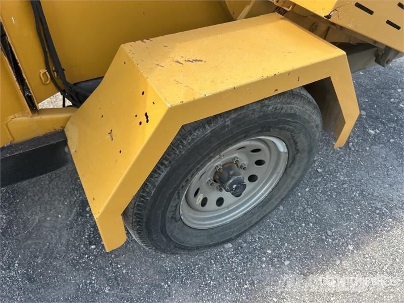 Vermeer 1000 Tow-Behind Wood Chipper Koksnes šķeldotāji