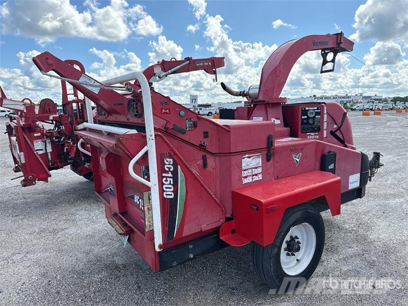 Vermeer 1500 Tow Behind Wood Chipper Broyeur de végétaux