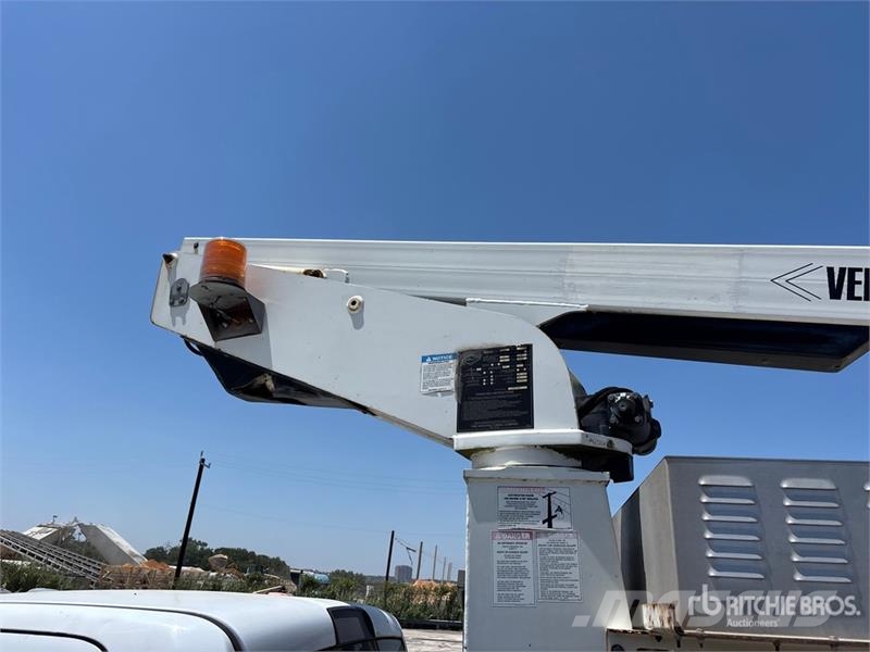 VERSALIFT 4500 المنصات الهوائية المثبتة على شاحنة